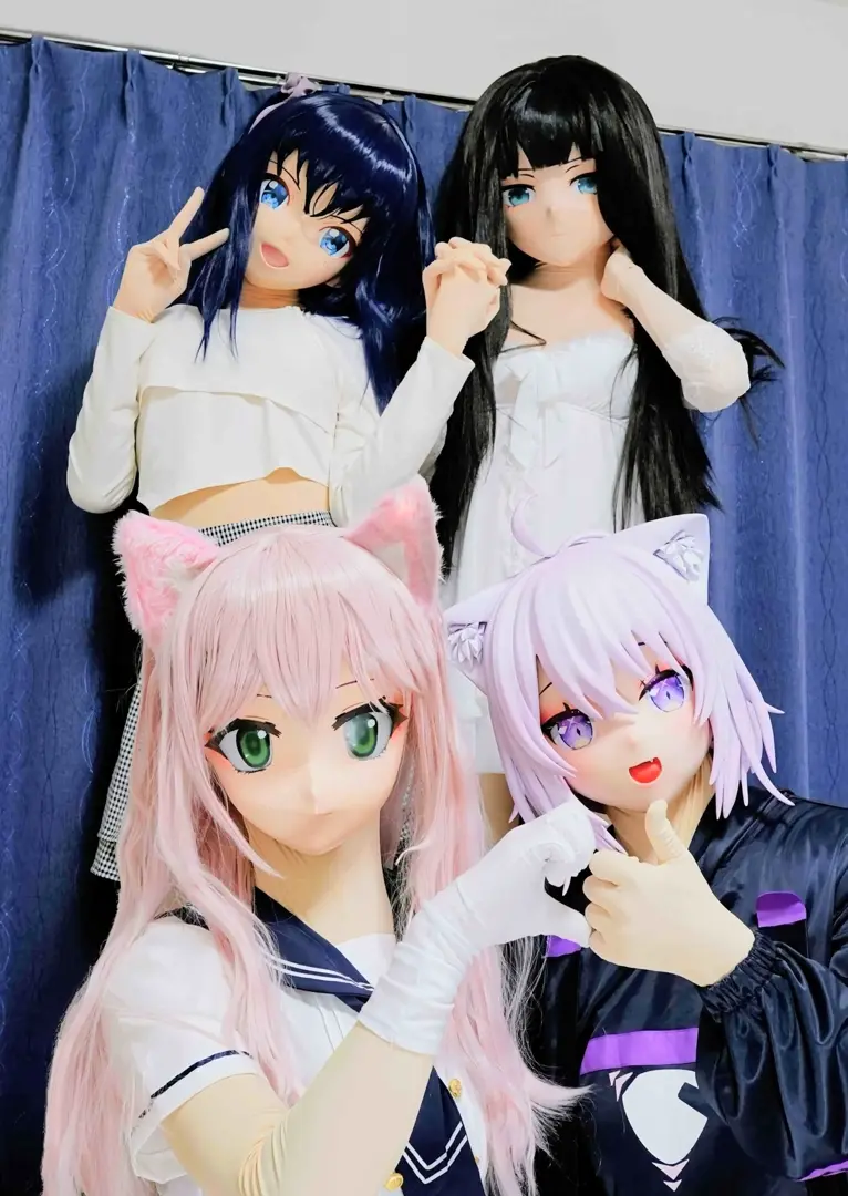 左上からOsumi Akari、えてのわさん、メビガラスさん、レキさん。なまむぎさん( https://d.kg-misskey.net/@nmmg )撮影。2025/07/26 なまむぎハウスオフにて。